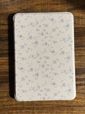 Kindle basic Case- Light Floral Pattern -